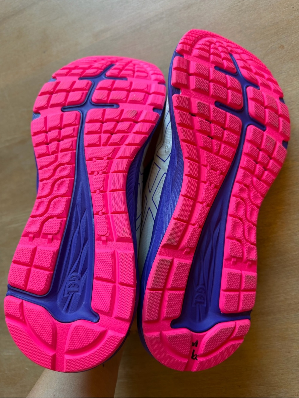 ASICS Women's Running Shoes in Beige with Bright Pink Laces - Picture 3 of 3